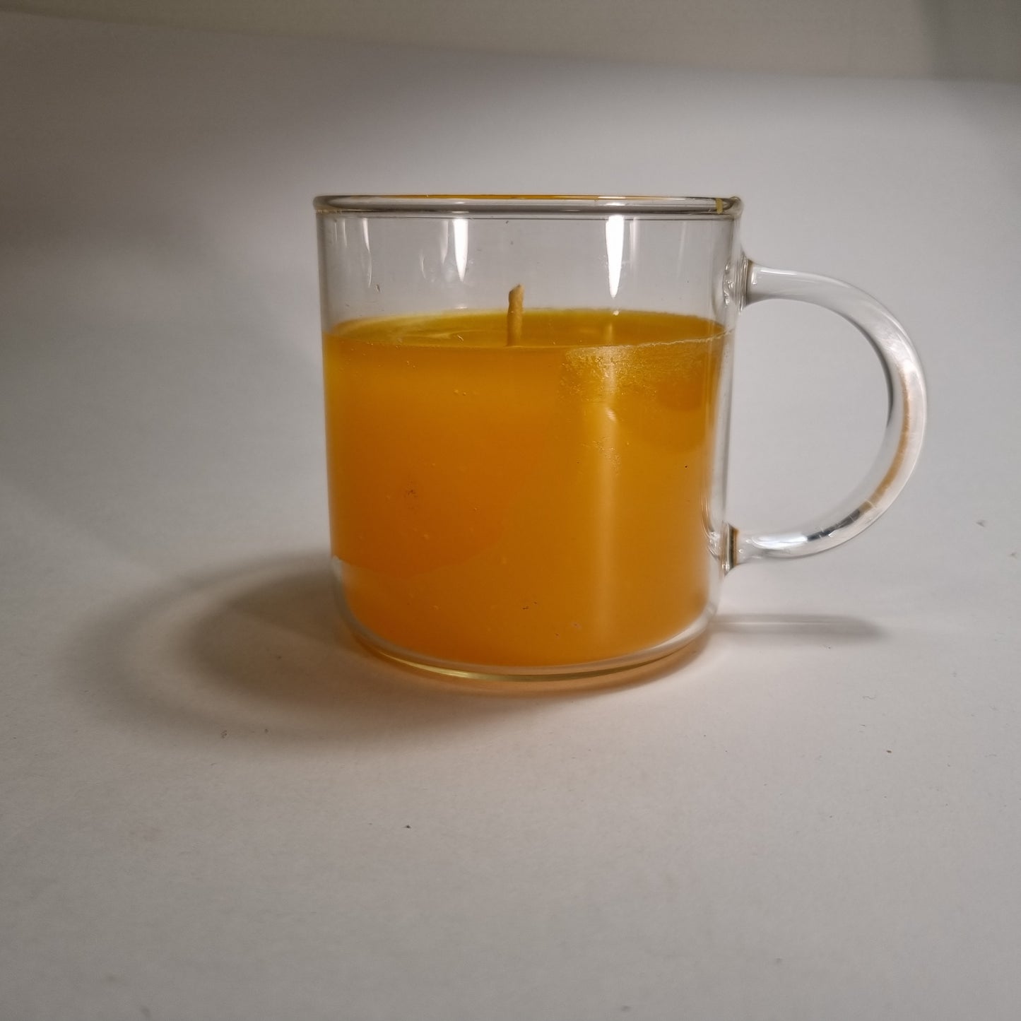 1030  Wachsfresser  Teeglas mit Henkel  8 cm  Farbe Orange Flamme im Glas