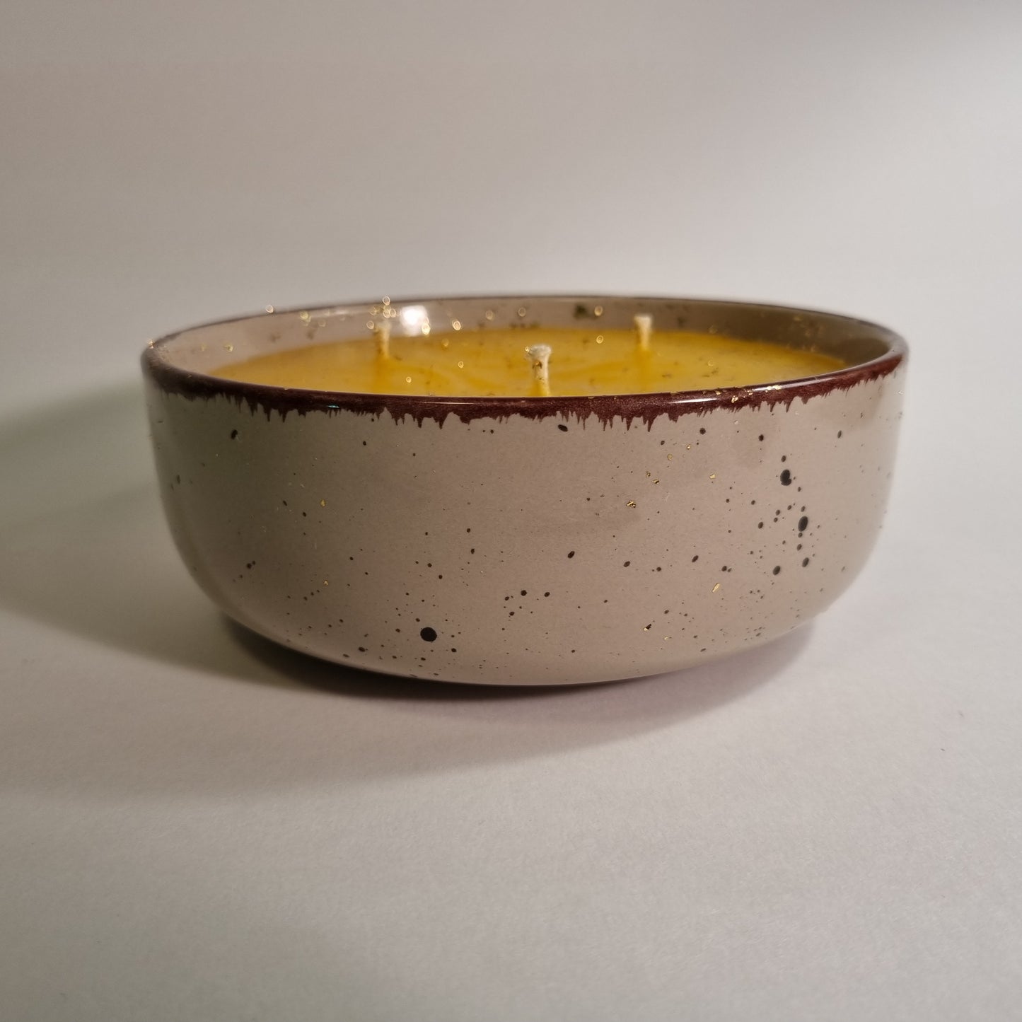 1022  Wachsfresser Keramikschale 18.5 cm Wachs  gelb/transparent  3 Dochen  24 Kt. Garniert