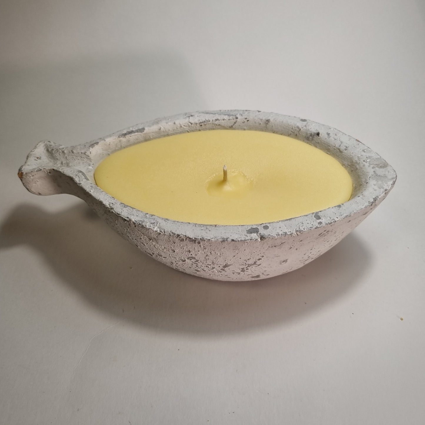 1029  Wachsfresser  Fisch  21 cm breit  Farbe grau Wachs Gelb/Opac