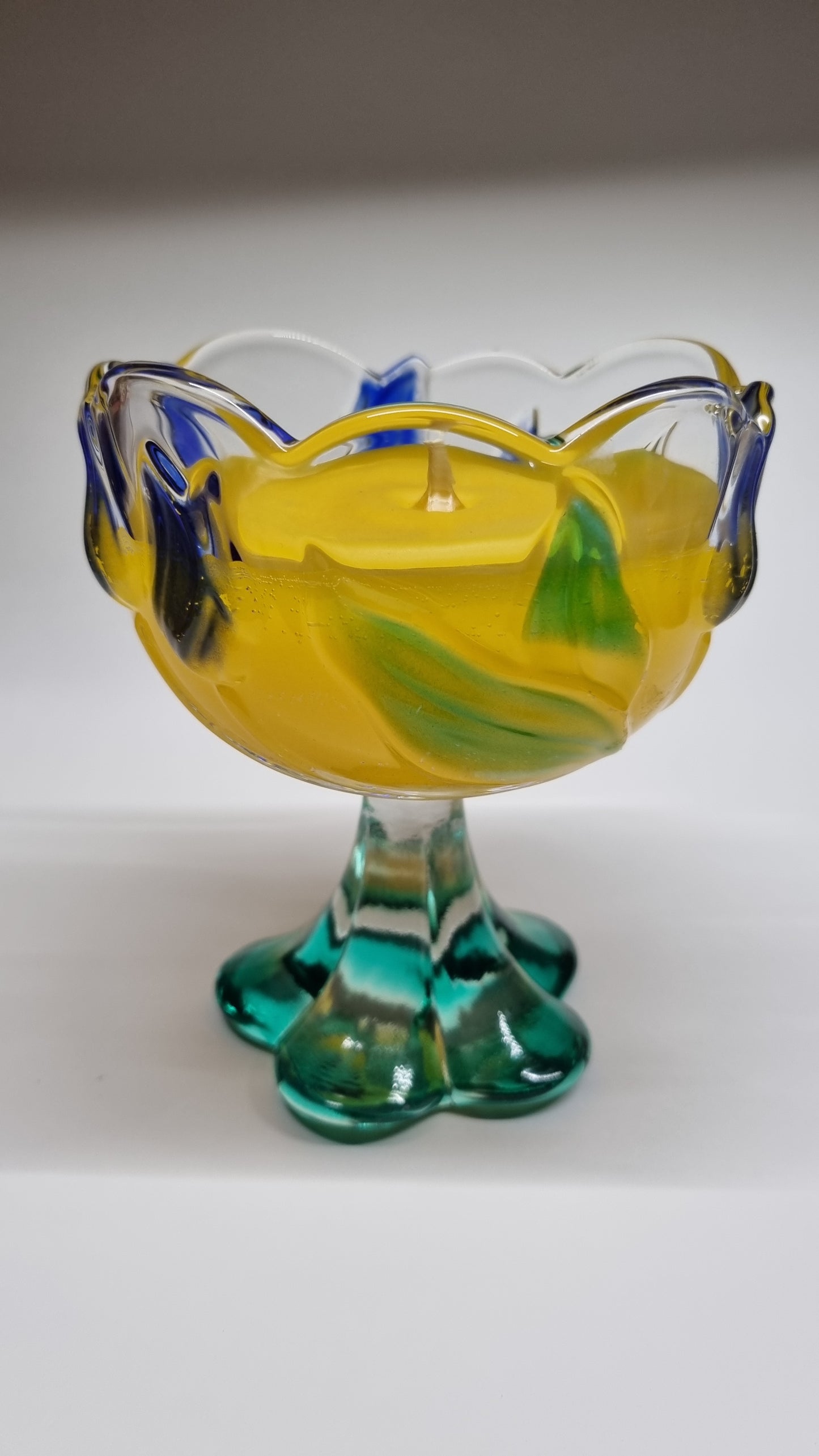 1016  Wachsfresser Kelch farbig  12.5 cm Wschs gelb